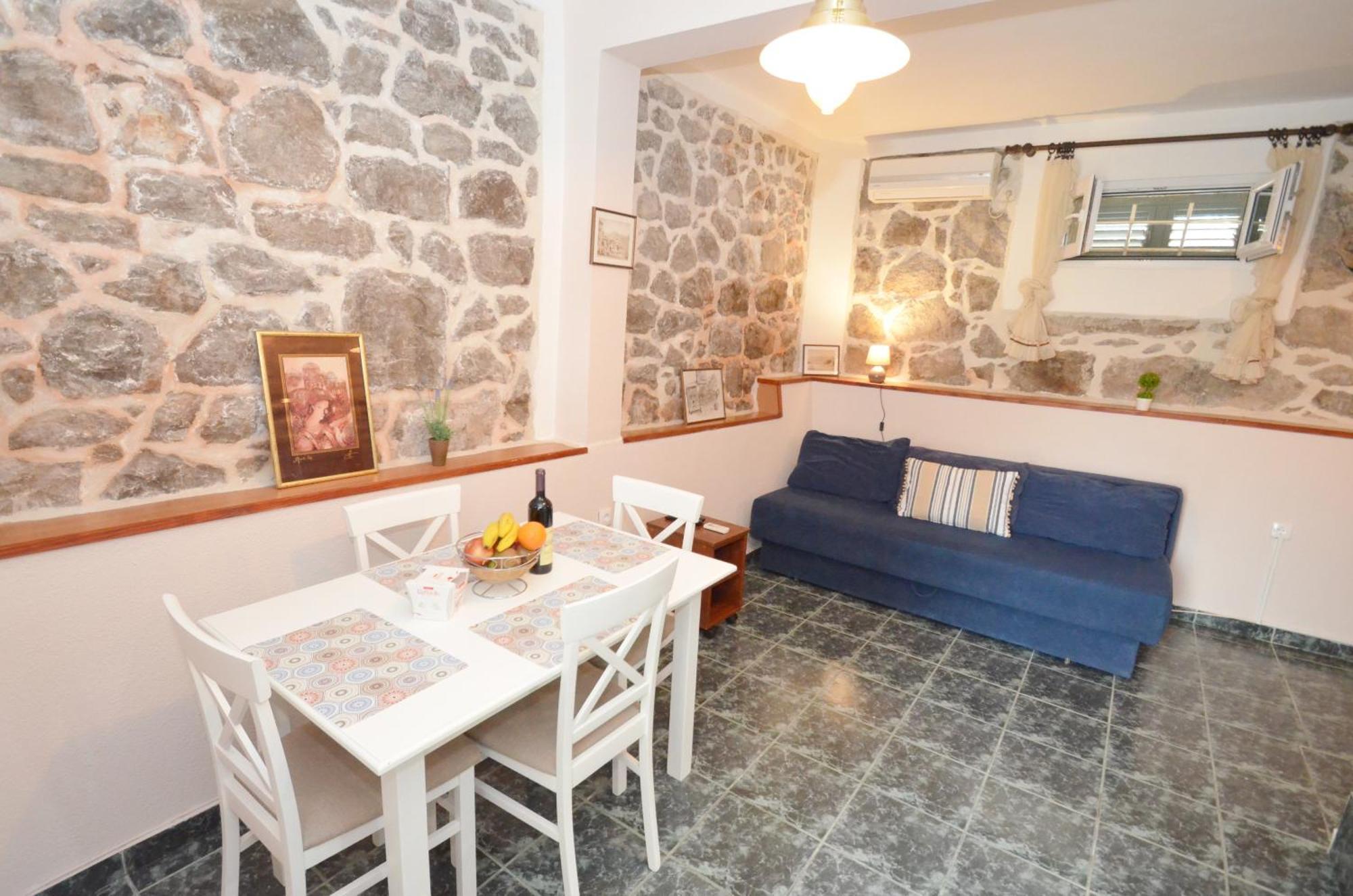 Holiday Home Brinic Tivat Bagian luar foto