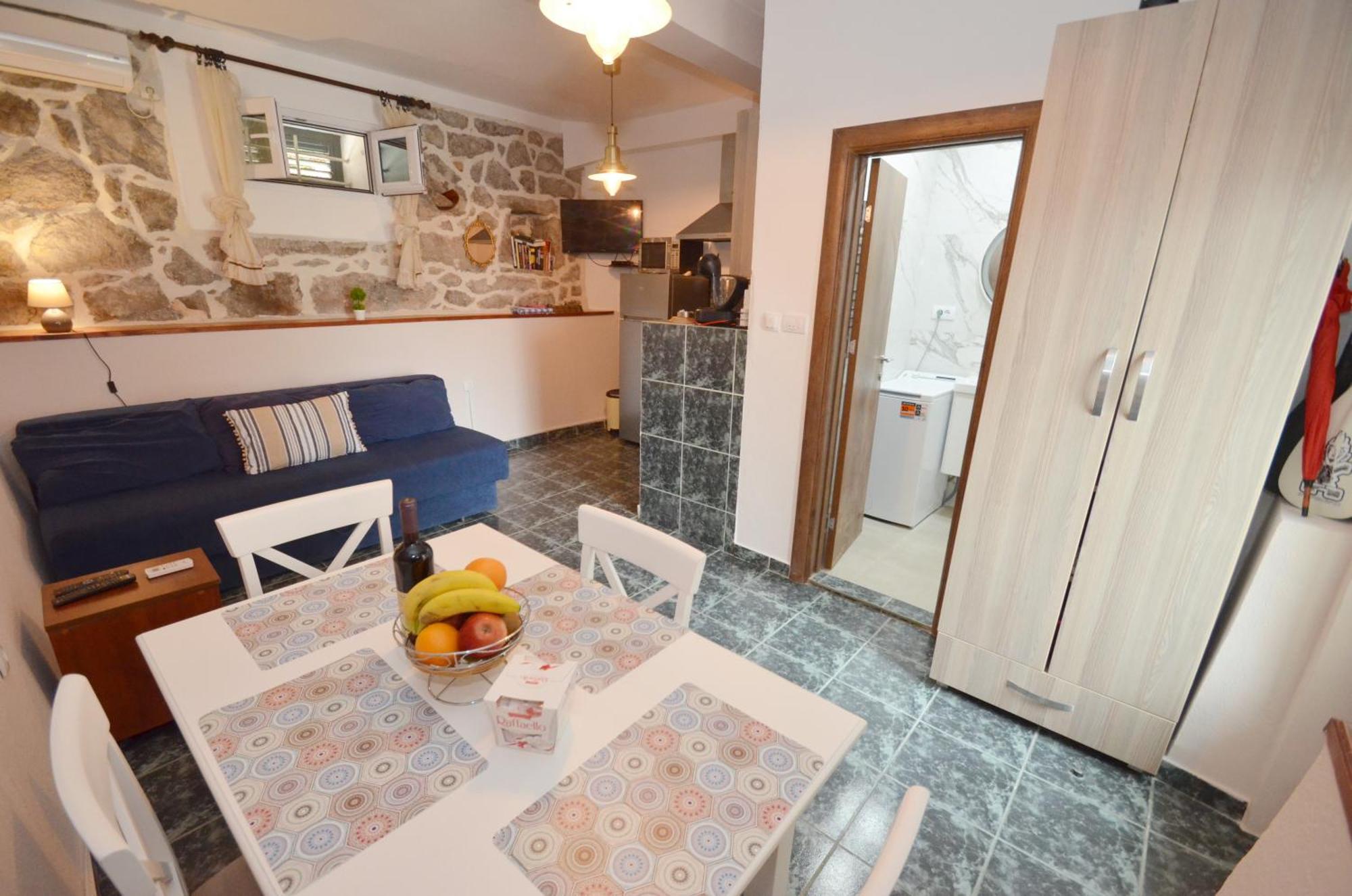 Holiday Home Brinic Tivat Bagian luar foto