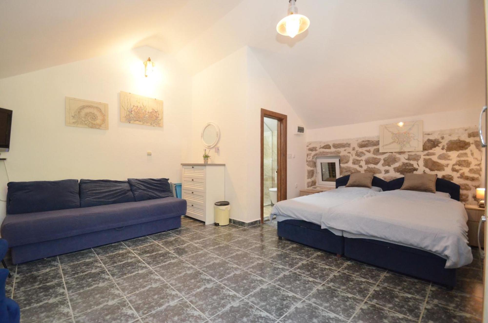 Holiday Home Brinic Tivat Bagian luar foto